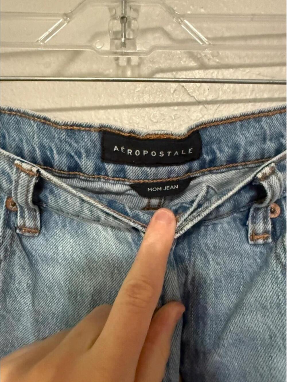 Aeropostale mom jeans size 4 - Picture 2 of 4